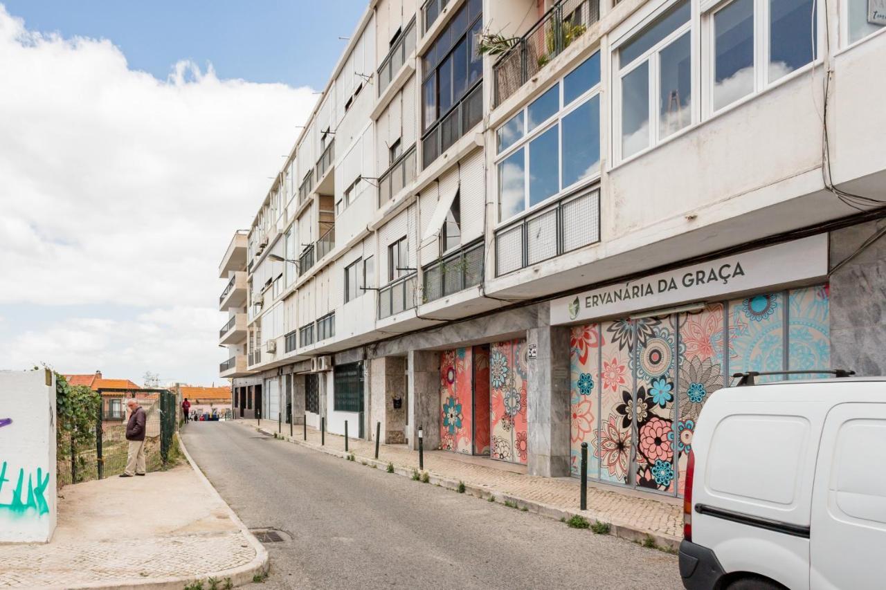 Stroll To Coffee Shops Near A Renovated Hillside Apartment In Graca 리스본 외부 사진