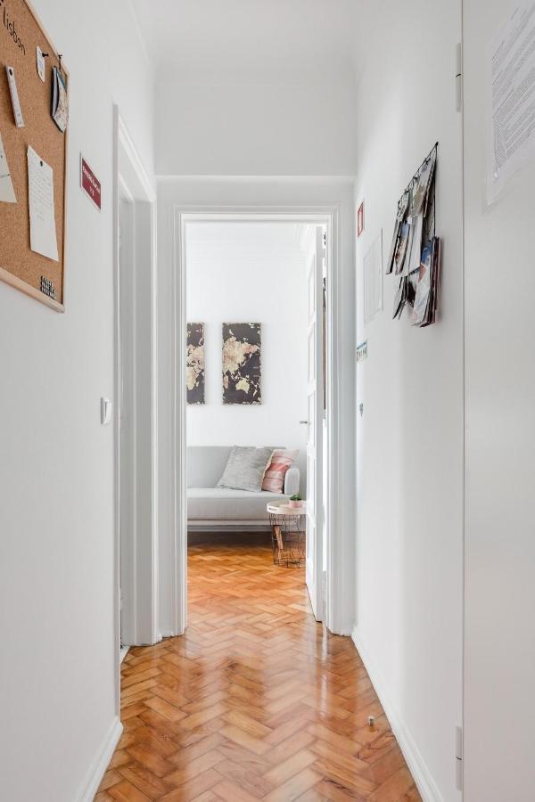 Stroll To Coffee Shops Near A Renovated Hillside Apartment In Graca 리스본 외부 사진