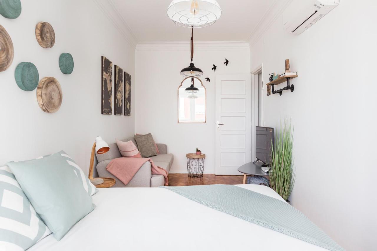 Stroll To Coffee Shops Near A Renovated Hillside Apartment In Graca 리스본 외부 사진