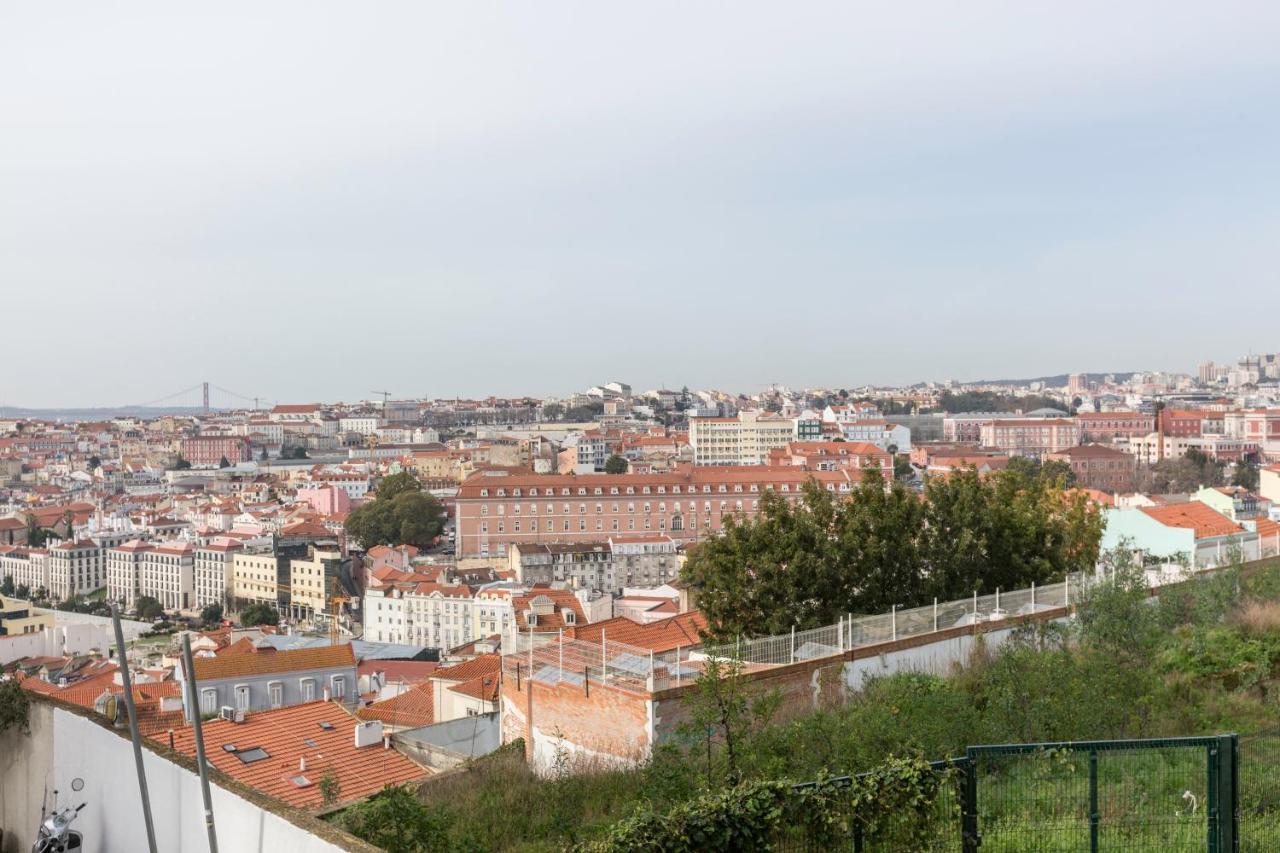 Stroll To Coffee Shops Near A Renovated Hillside Apartment In Graca 리스본 외부 사진