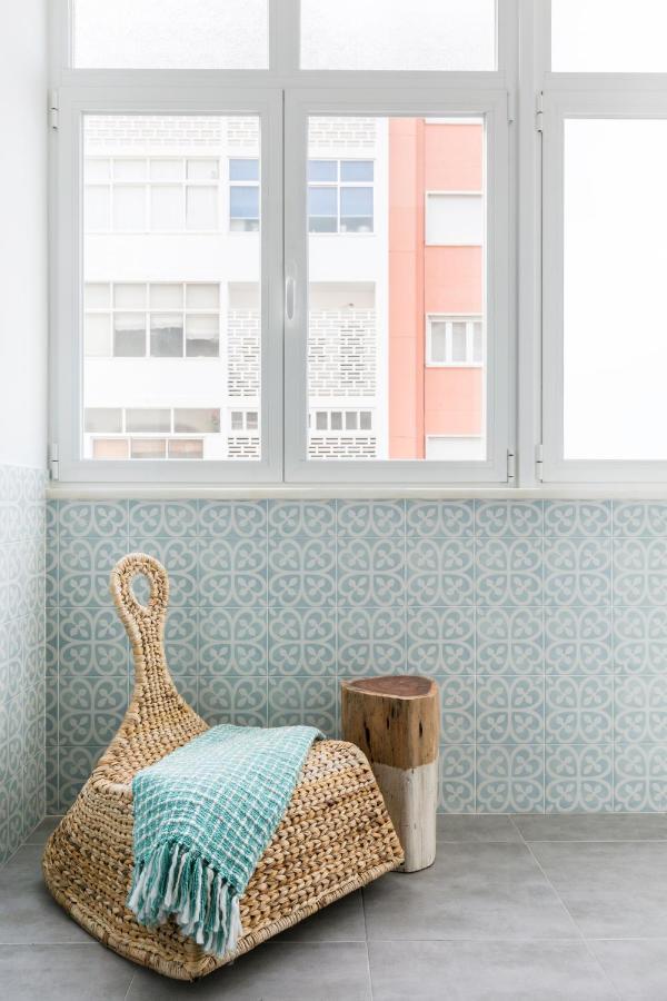 Stroll To Coffee Shops Near A Renovated Hillside Apartment In Graca 리스본 외부 사진