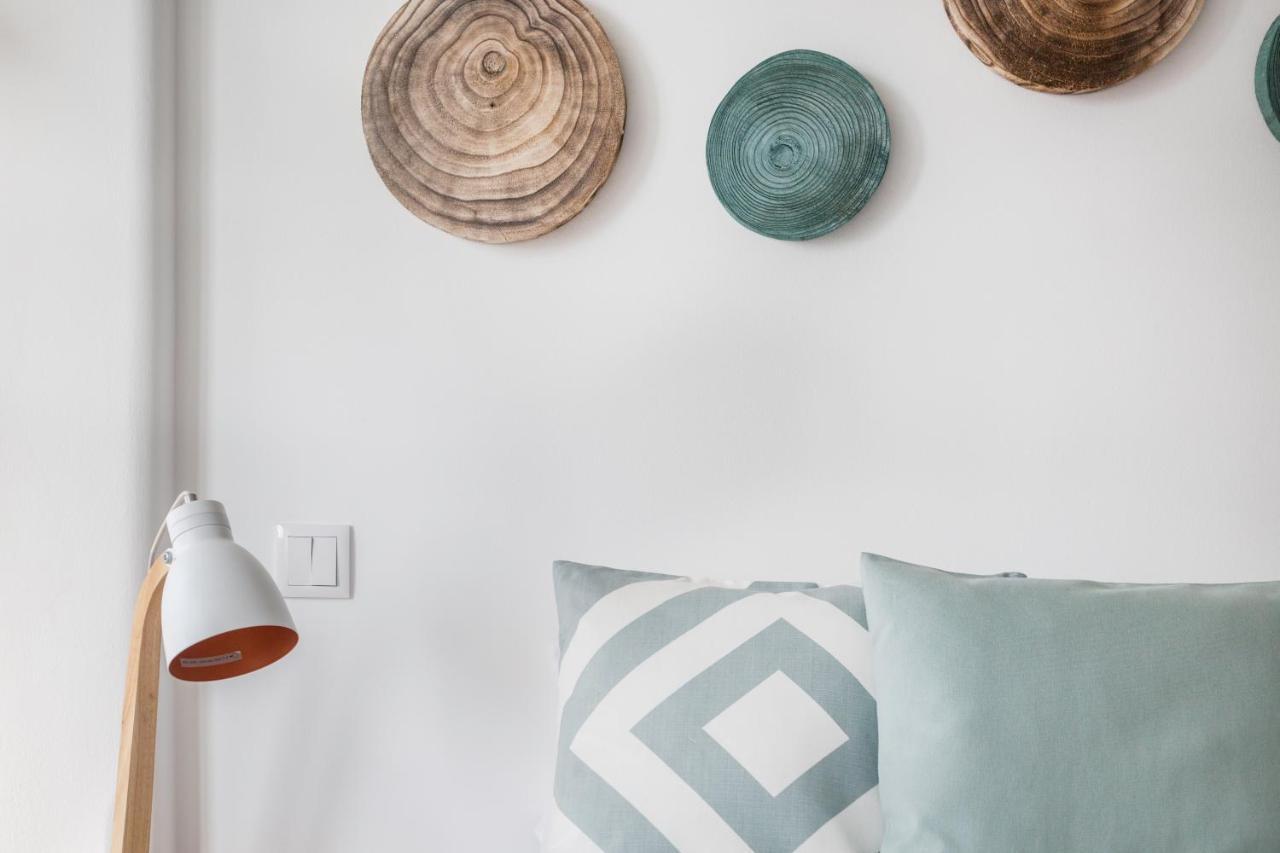 Stroll To Coffee Shops Near A Renovated Hillside Apartment In Graca 리스본 외부 사진